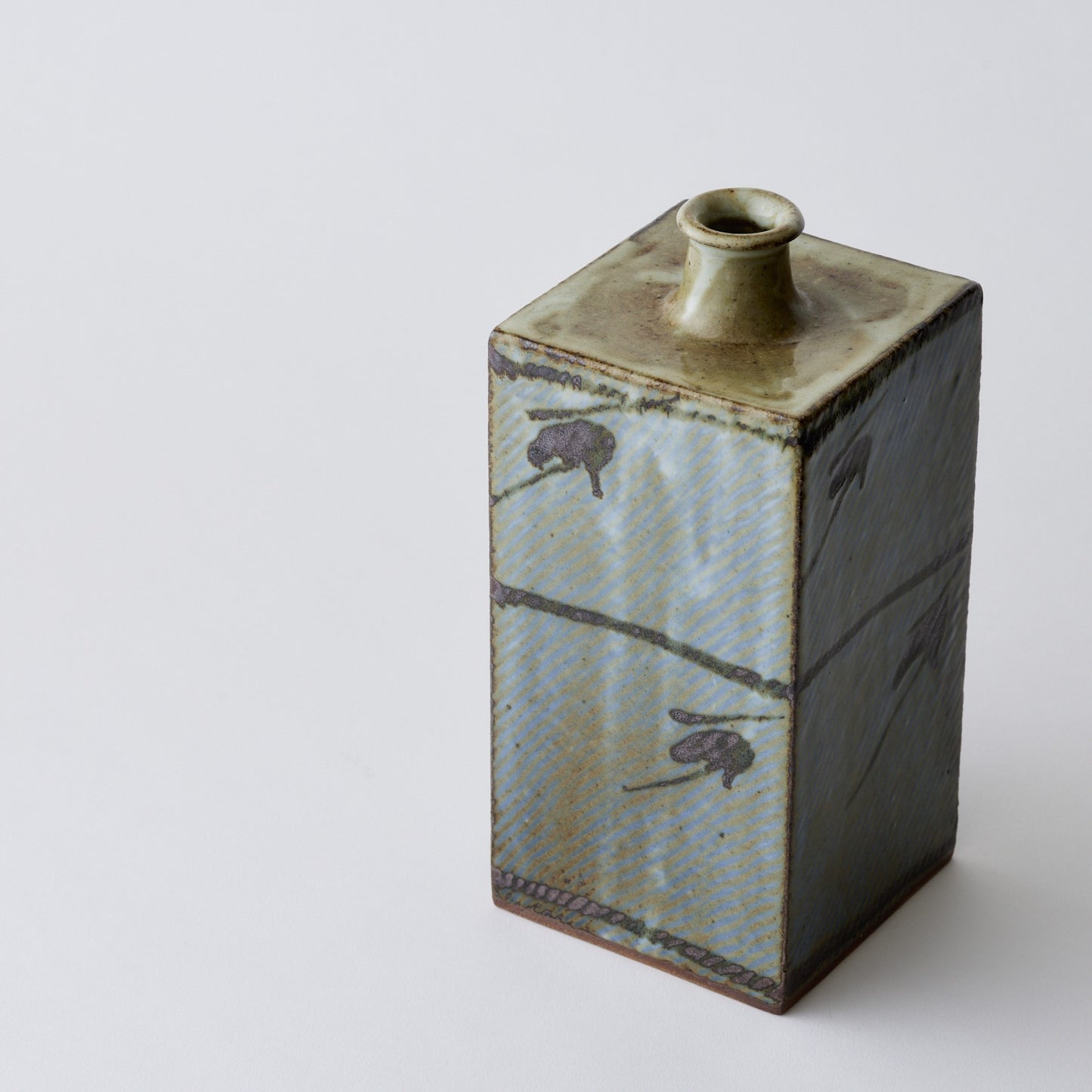 地釉象嵌縄文方壺