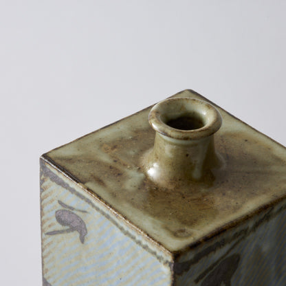 地釉象嵌縄文方壺