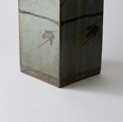 地釉象嵌縄文方壺